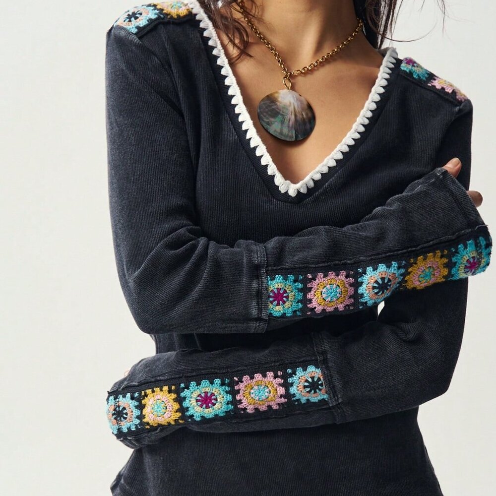 Black Casual Women's V-Neck Long Sleeve Crochet Patchwork T-Shirt - Picture 2 of 8
